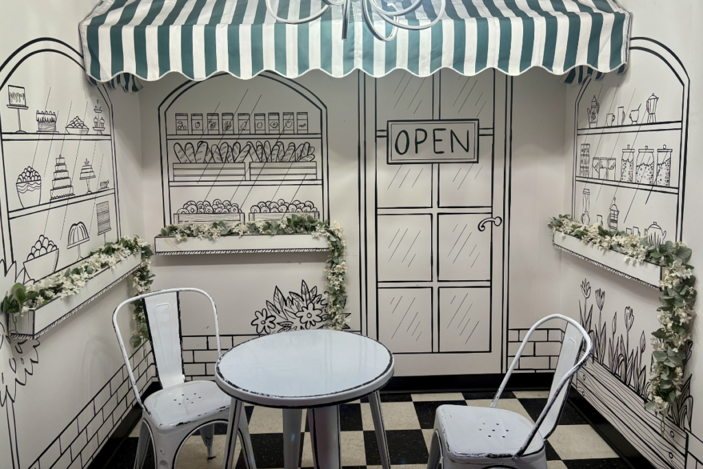 Black and White Café