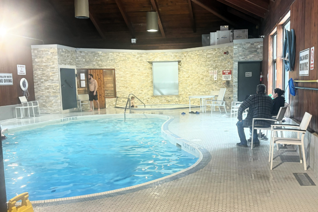 Holiday Inn By the Falls Pool