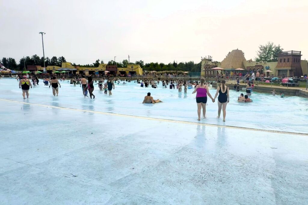 Canada's Largest Wavepool Calypso Palace